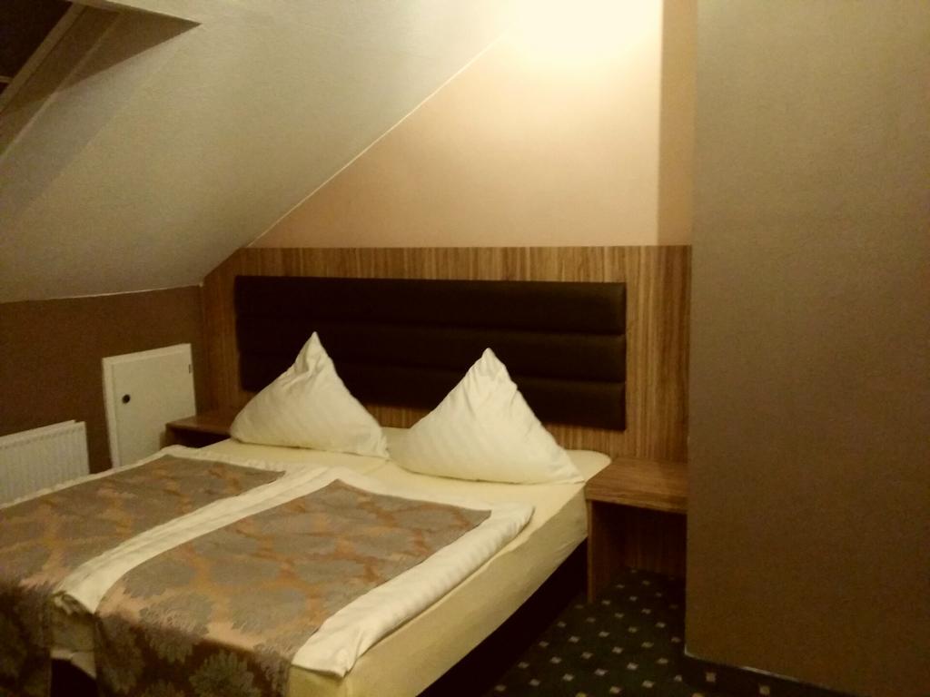 Abant Hotel Frankfurt Obertshausen Exterior photo